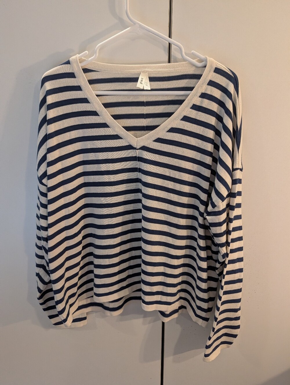 Pact Woman's XL Striped V-Neck Long Sleeve Sweater - Navy & White